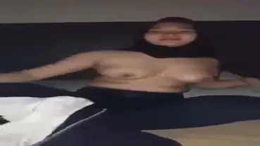 Buka Semua Pakaiannya Sayang poster