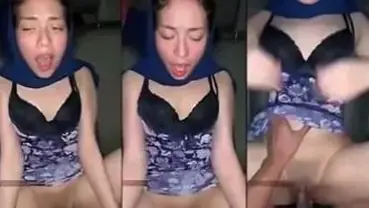Ukhti Jilbab Biru Desahan Ngerintih Saat Memek Dijilat Ganas poster
