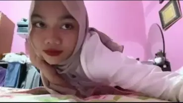 Ukhti Sange Parah Kirim Video Colmek Buat Pacar poster
